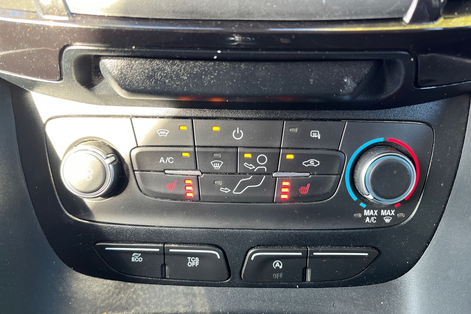 Ford TRANSIT CONNECT Photo 15