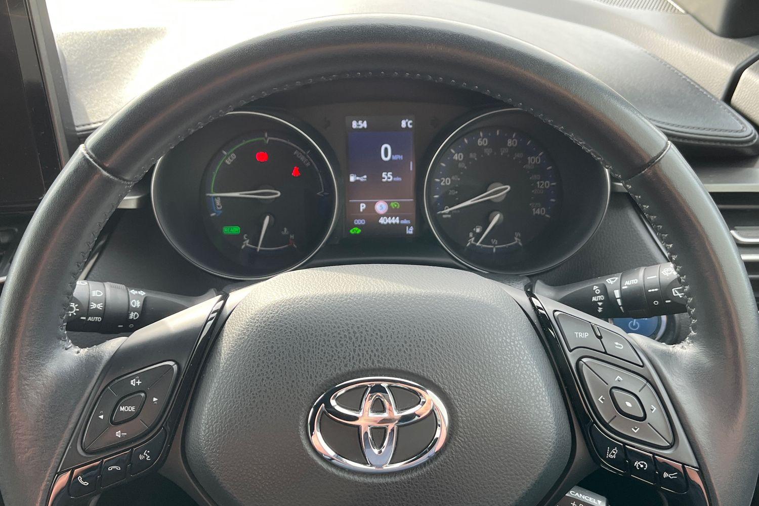 Toyota C-HR Photo 11