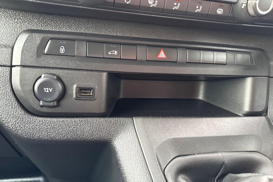 Vauxhall VIVARO Photo autoimg-f670376d2e1dbcc1b3d1b2e2bac59dd61802ac71.jpg