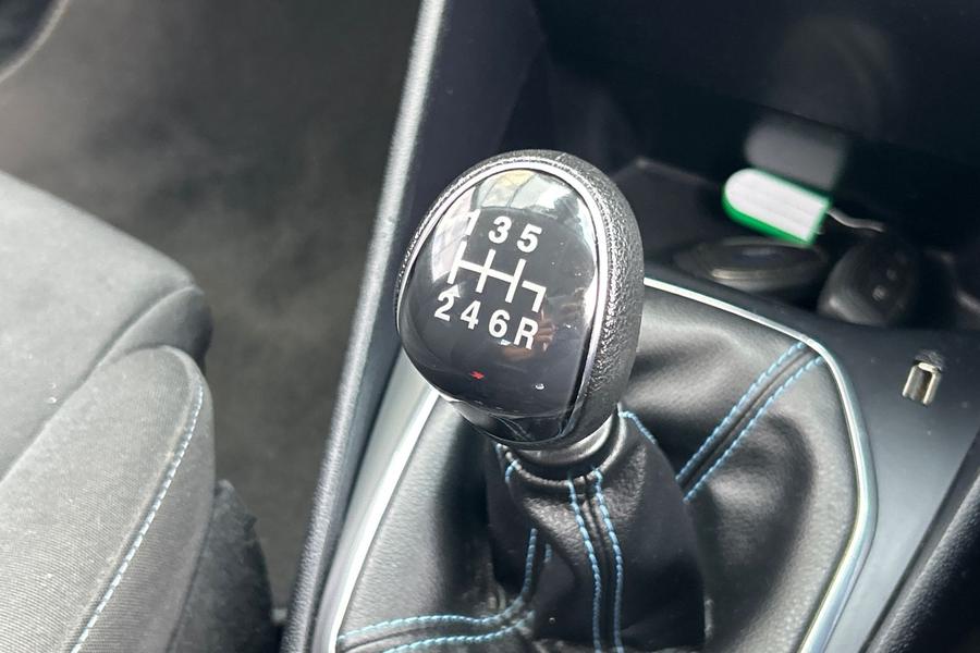 Ford Fiesta Photo autoimg-f678cec6a89f92de87da5dce87167da1e5bac2c9.jpg