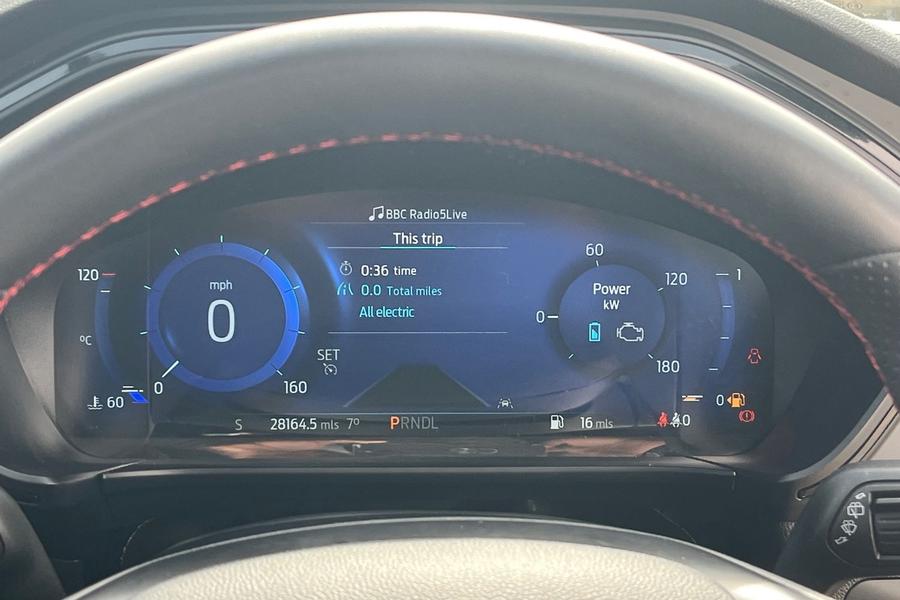 Ford Kuga Photo autoimg-f67a6c2c3306bc7c64ff8d46d67ab1c7783ece7c.jpg