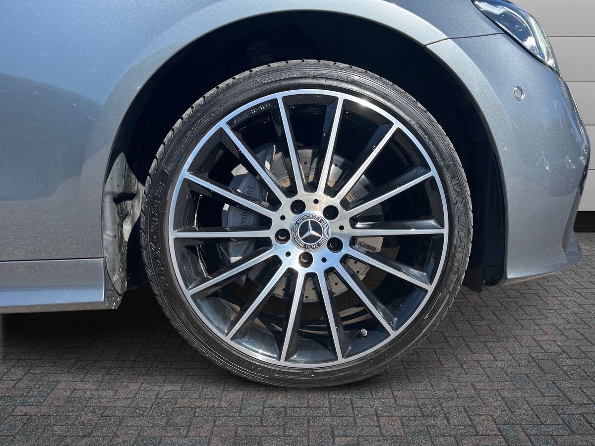 Mercedes-Benz E Class Photo 8