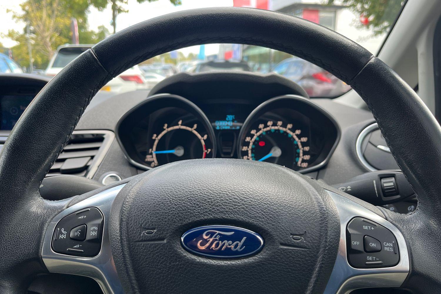 Ford FIESTA Photo 22