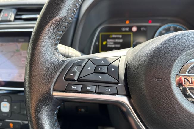 NISSAN Leaf Photo 16