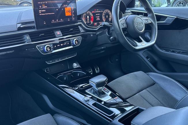 AUDI A4 Photo 26