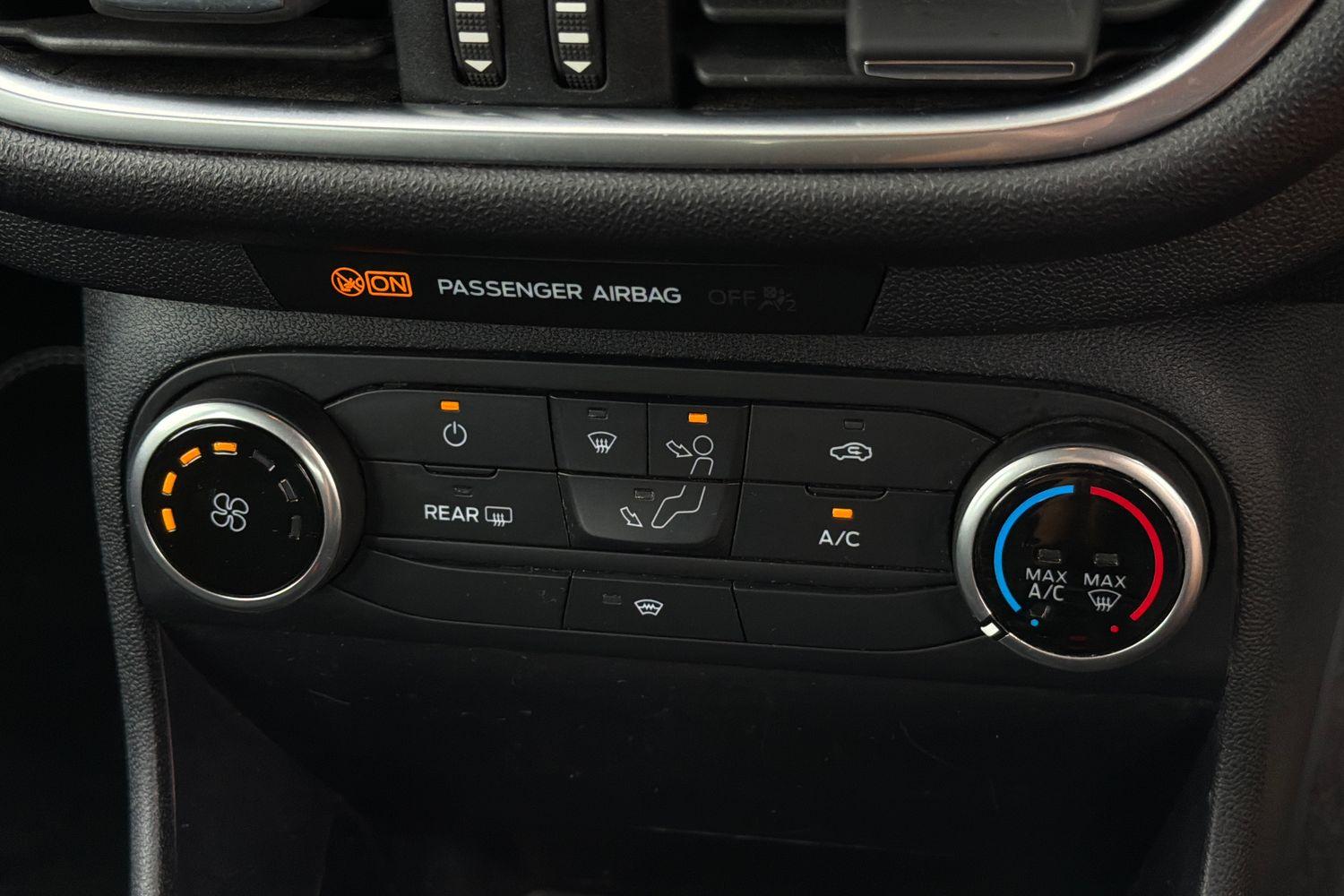 Ford FIESTA Photo 32