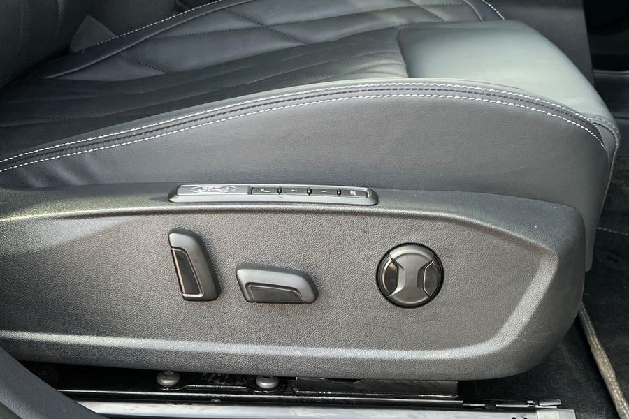 Ford EXPLORER Photo autoimg-f68cad5979914e3aacfc4dee9fd1822012126cea.jpg