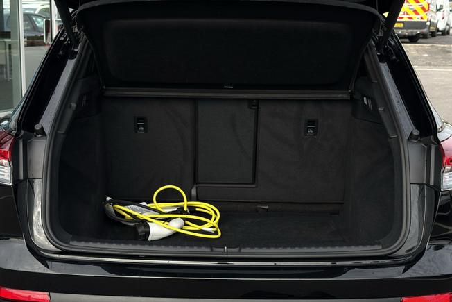 Audi Q4 e-tron Photo 12