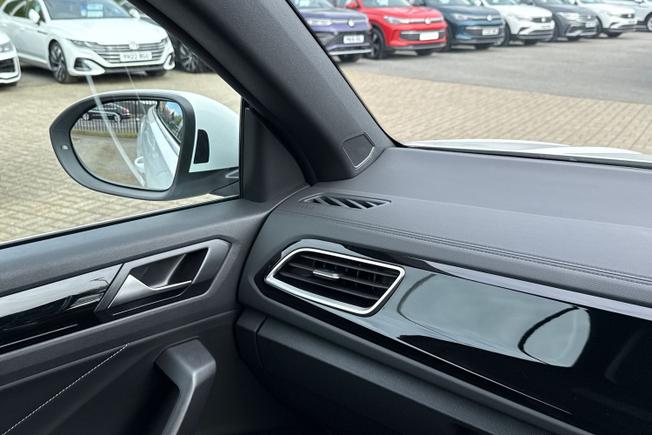 VOLKSWAGEN T-Roc Photo 31