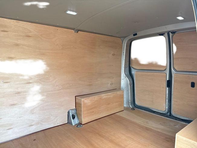VOLKSWAGEN Transporter Photo 9