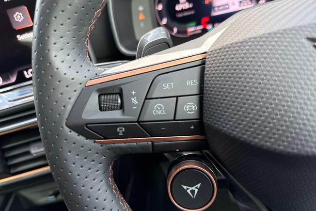 CUPRA Leon Photo 16