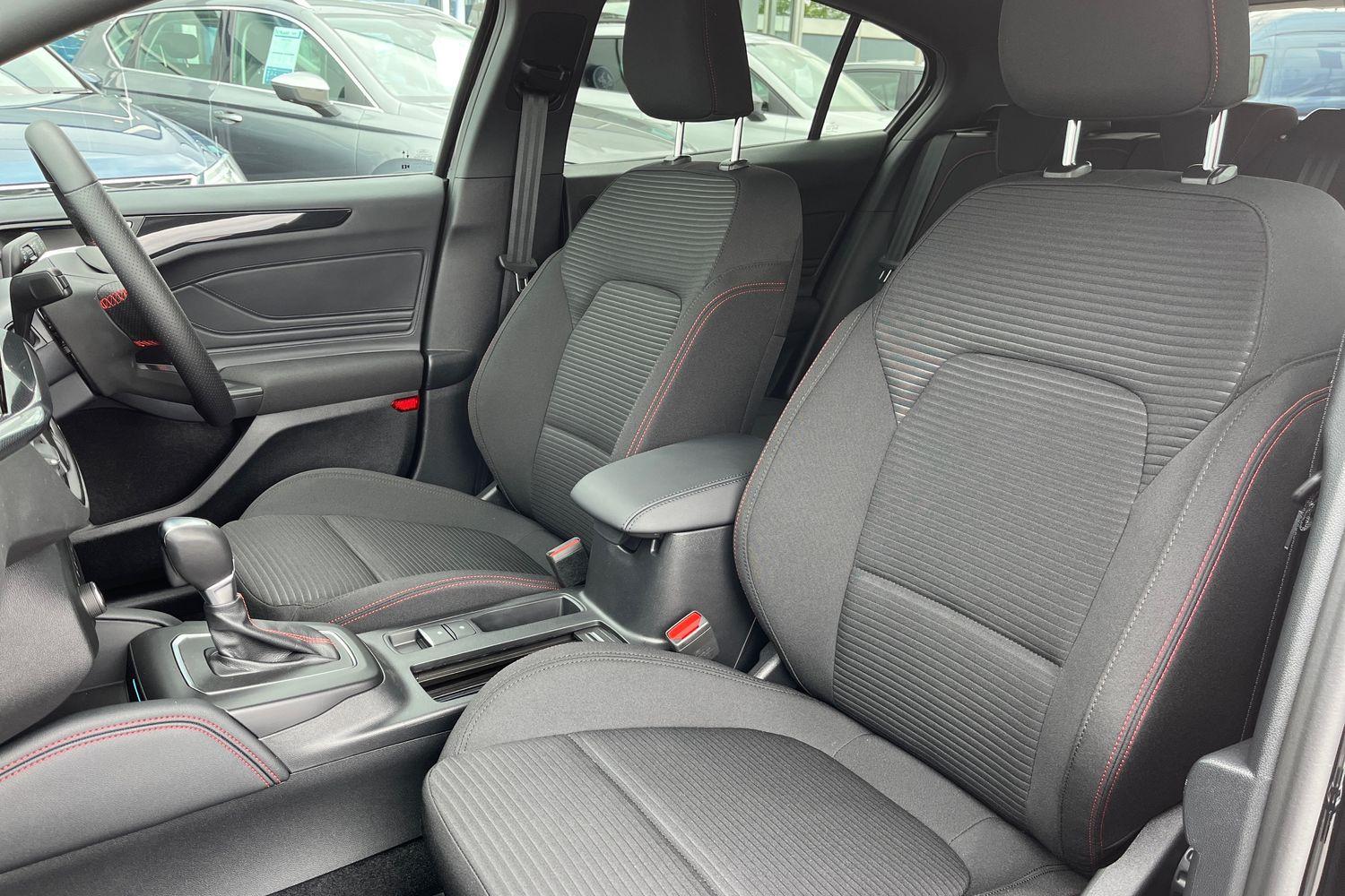 Ford FOCUS Photo 18