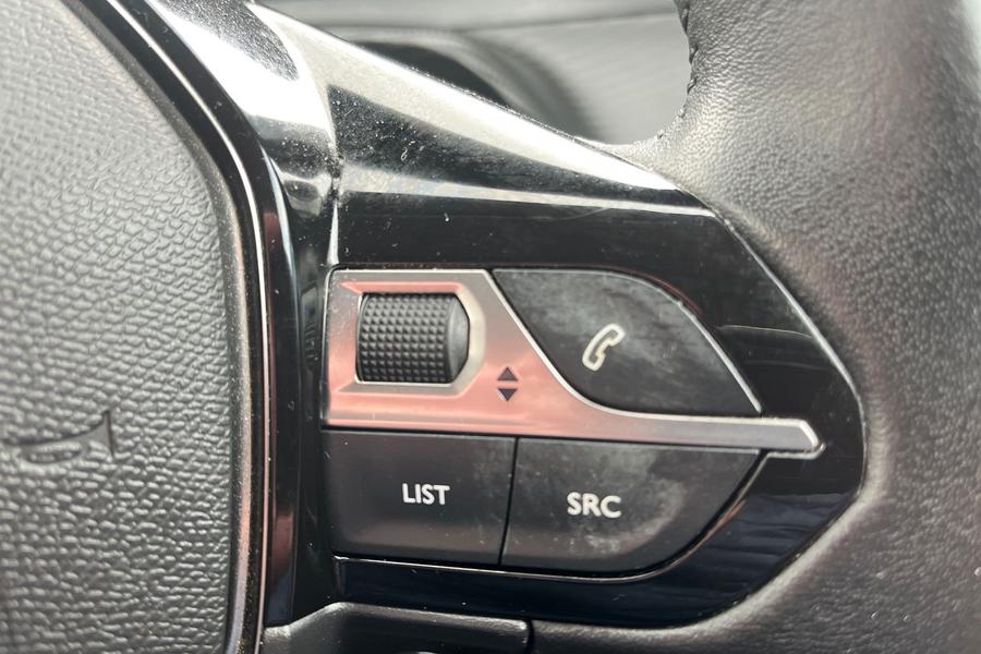 Peugeot 208 Photo autoimg-f6a42d6272ffd20ec5ea9019efe967601eda2e05.jpg