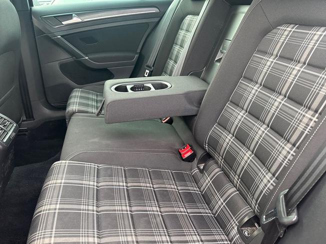 VOLKSWAGEN Golf Photo 37