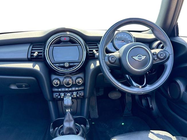 MINI Convertible Photo 11