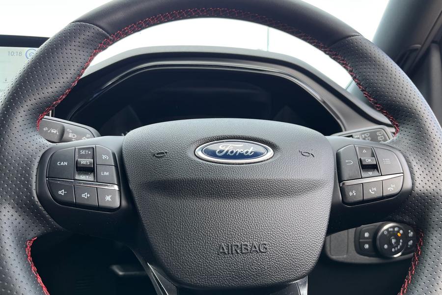 Ford Focus Photo autoimg-f6b584f2101e3b2f2f27b54ed5ab8e8643b2d42a.jpg