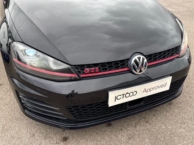 VOLKSWAGEN Golf Photo 30