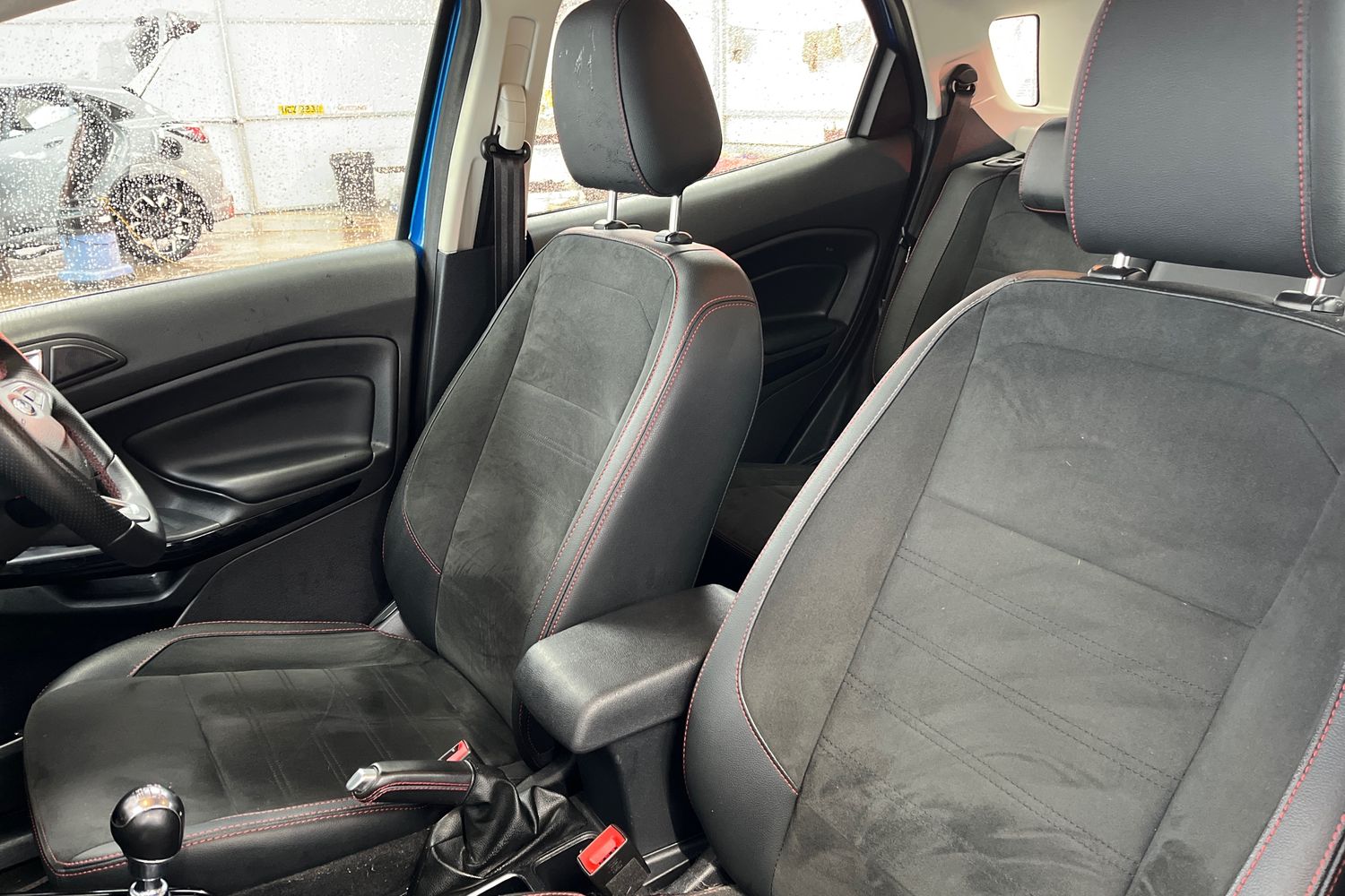 Ford ECOSPORT Photo 18