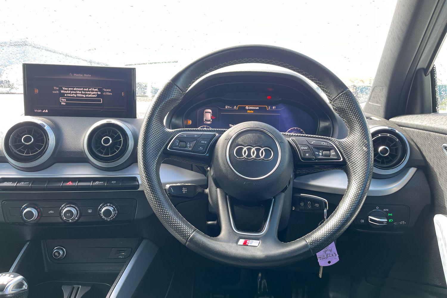 Audi Q2 Photo 11