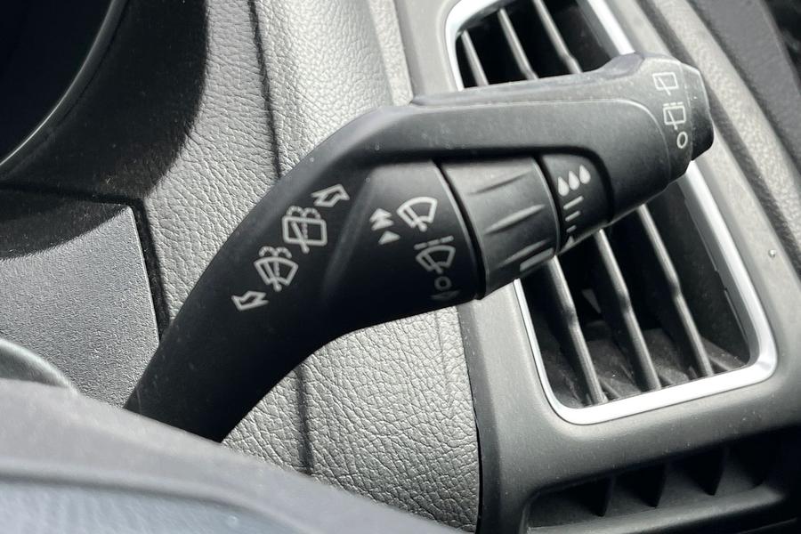 Ford FOCUS Photo autoimg-f6c4b80d1f5874d2566b95f078b671235c5bcfcf.jpg