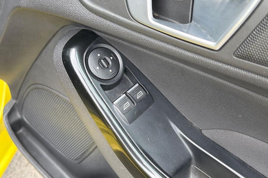 Ford FIESTA Photo autoimg-f6c84530d3366e662804867b52c7dd7228ef7ed9.jpg