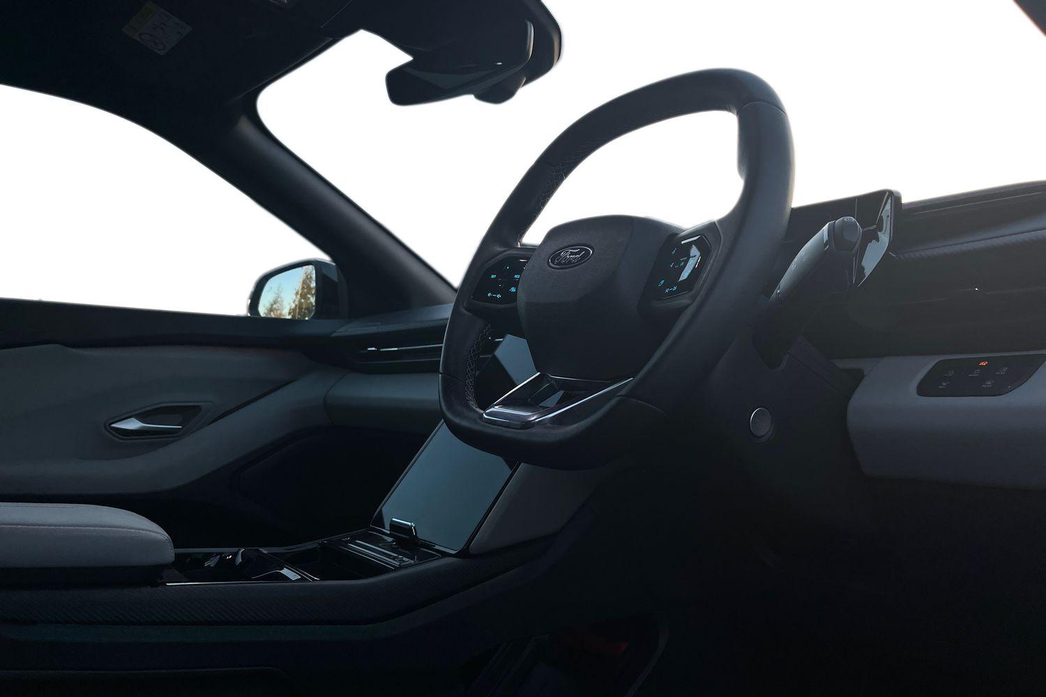 Ford Explorer Photo 8