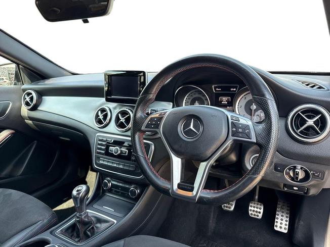 MERCEDES-BENZ GLA Photo 6