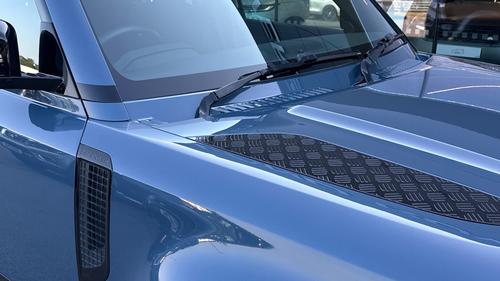 Land Rover Defender Photo autoimg-f6ce351b2a35500db9883d7737c50933dbc72e19.jpg