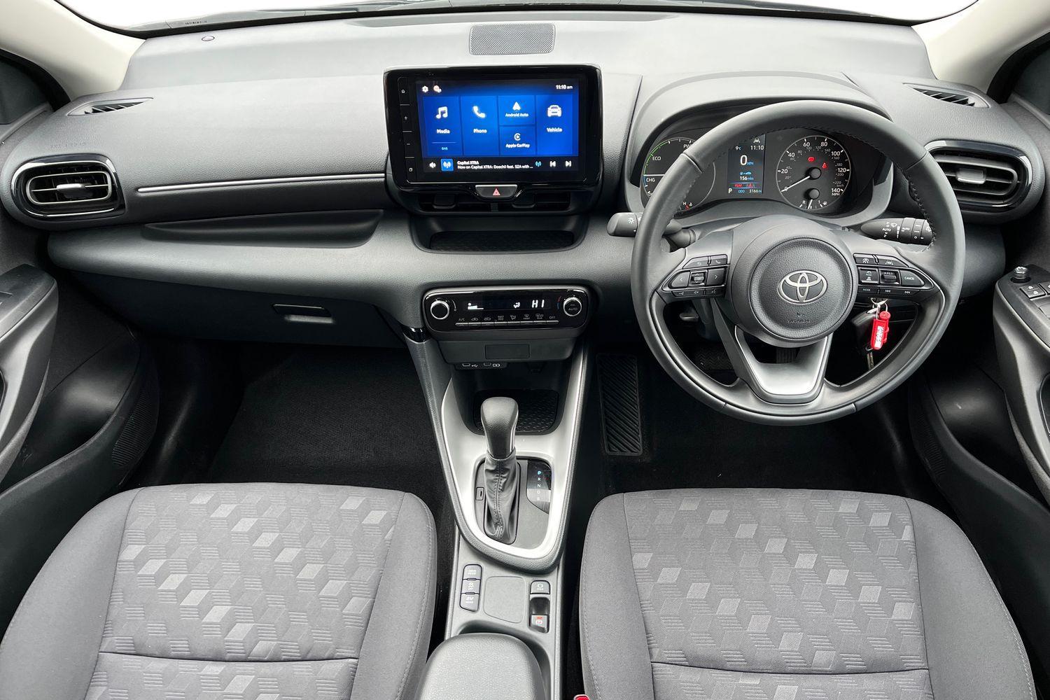 Toyota YARIS Photo 9