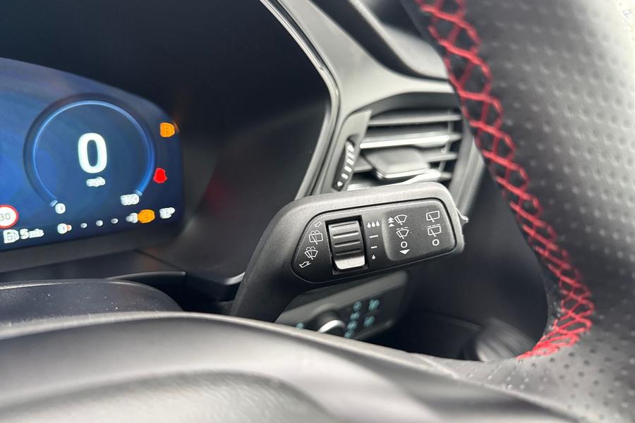 Ford KUGA Photo autoimg-f6d4f7ea468cd6752ffca5c0faa6f83f8a960cd2.jpg