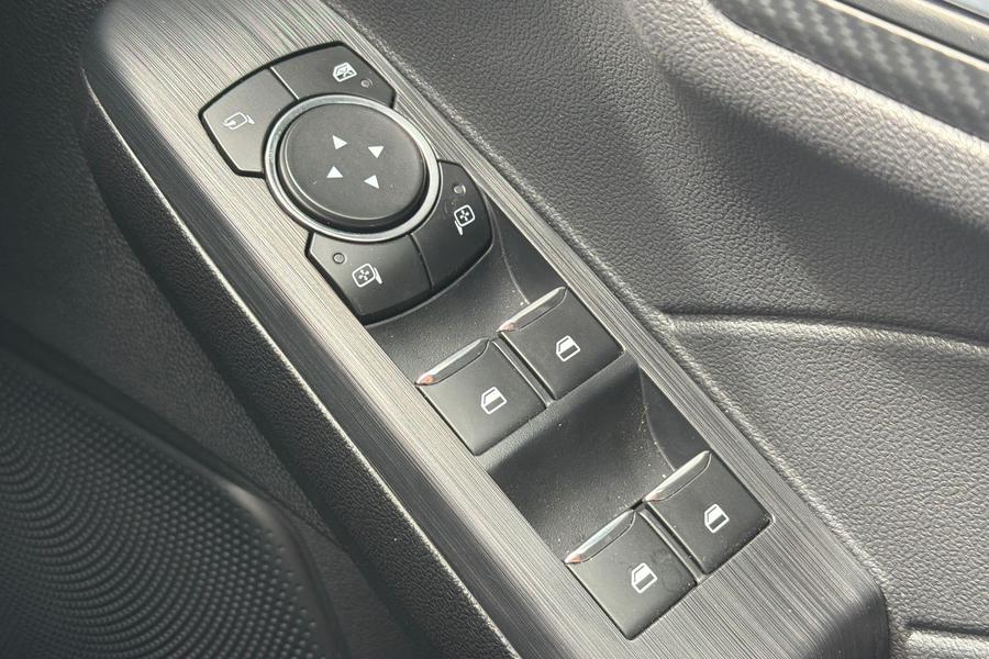 Ford Kuga Photo autoimg-f6d98cabacd6489b53316a5528232786b1f91e04.jpg