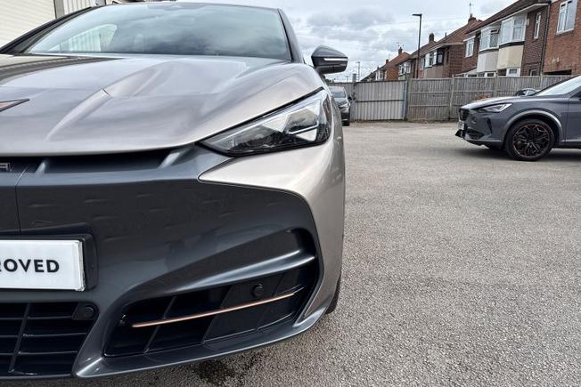 CUPRA Tavascan Photo 29