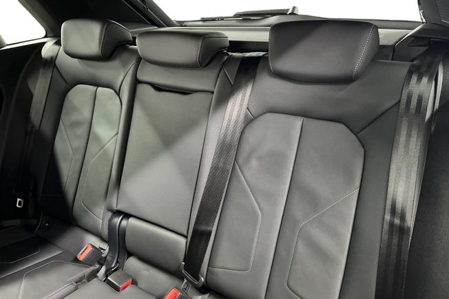 AUDI Q3 Photo 9