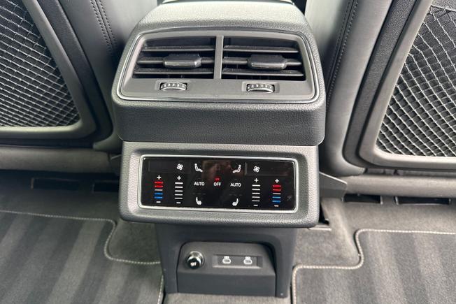 AUDI Q8 E-Tron Photo 36
