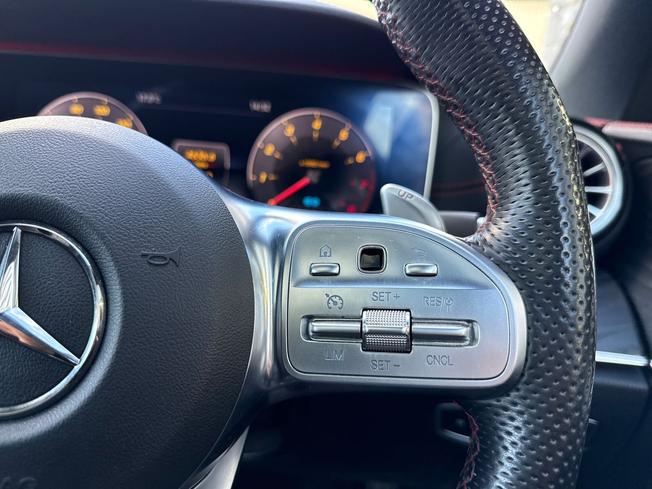 MERCEDES-BENZ E Class Photo 17