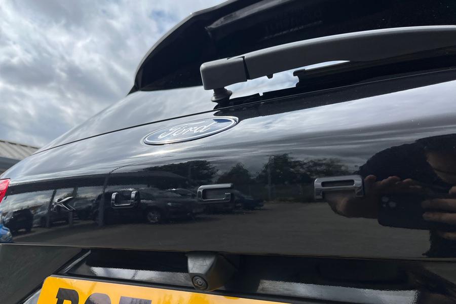 Ford Kuga Photo autoimg-f6ea74cb5a396a84175978391f8dd5cd51099478.jpg