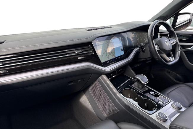 VOLKSWAGEN Touareg Photo 2