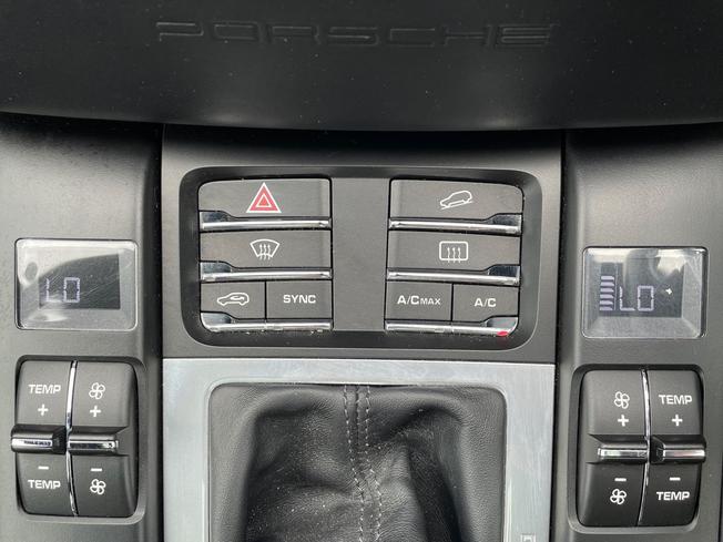 PORSCHE Macan Photo 40