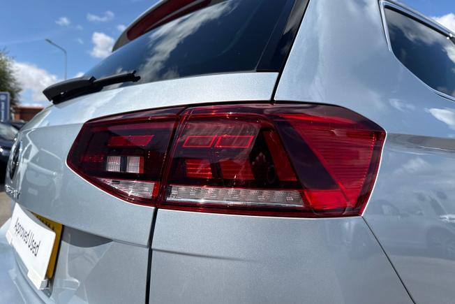 VOLKSWAGEN Passat Photo 18