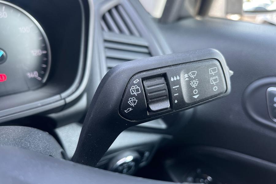 Ford ECOSPORT Photo autoimg-f6f53e91a7bd9fcedf4b2f29749c4130e33a898d.jpg