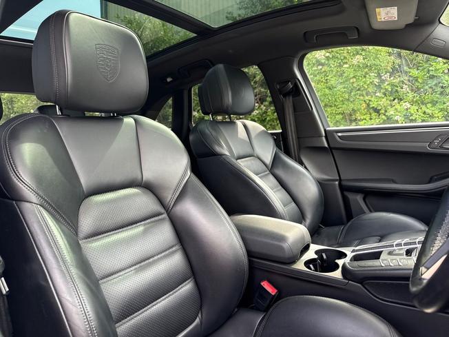 PORSCHE Macan Photo 21