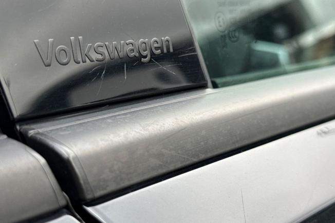 Volkswagen T-Roc Photo 23
