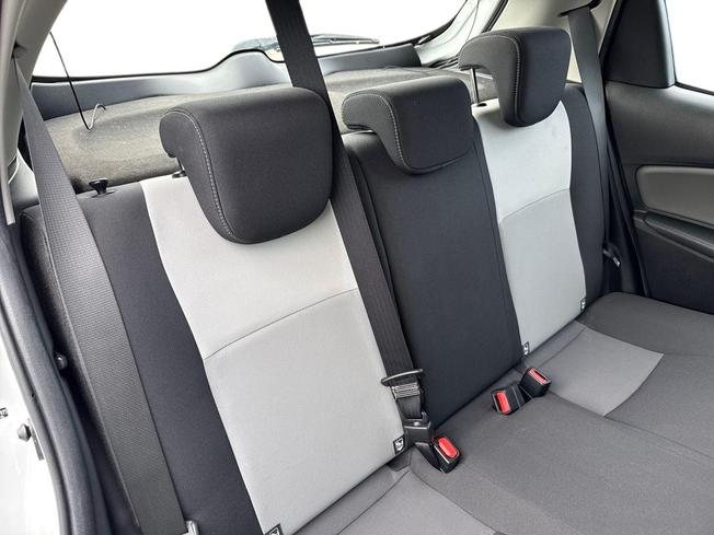 Toyota YARIS Photo 9