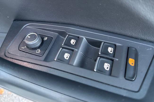 VOLKSWAGEN T-Roc Photo 29