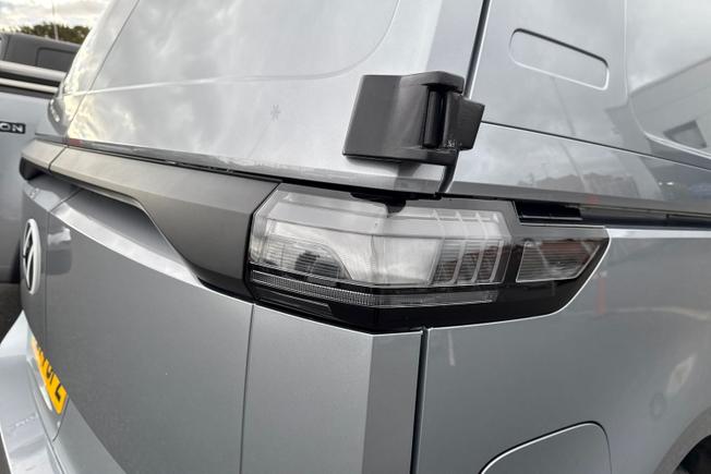 VOLKSWAGEN ID. Buzz Cargo Photo 18