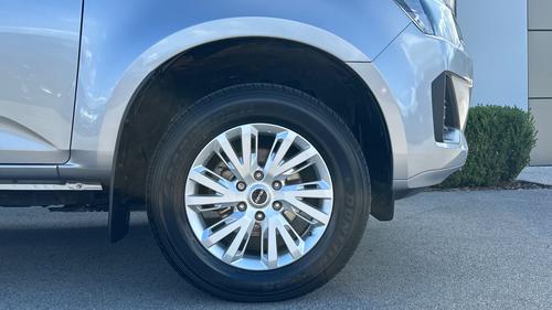 Isuzu D-MAX Photo autoimg-f713025c4a5cc7e953b58d0c9b75ed5fba539c99.jpg