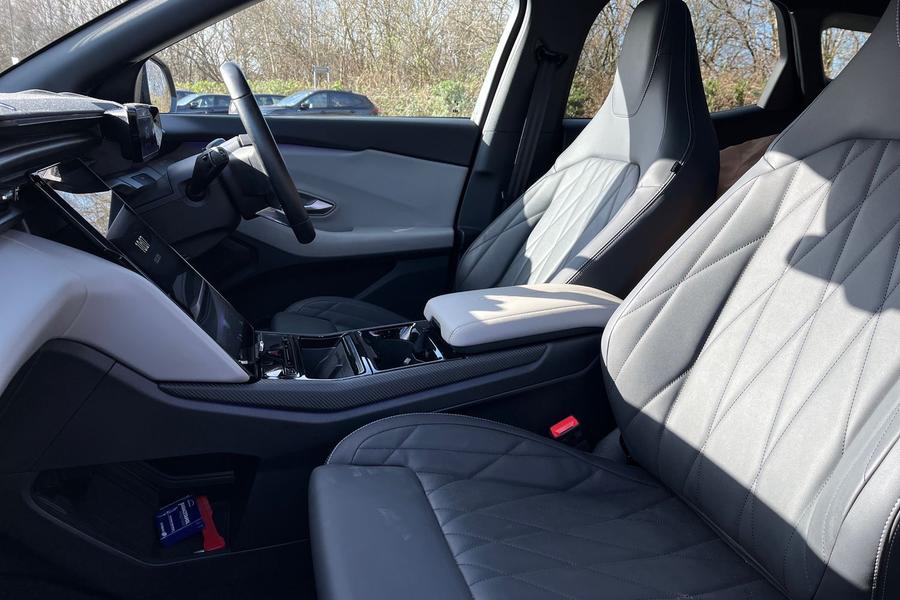 Ford EXPLORER Photo autoimg-f7190991913452b2d8fc118b3799ebb046ed0177.jpg