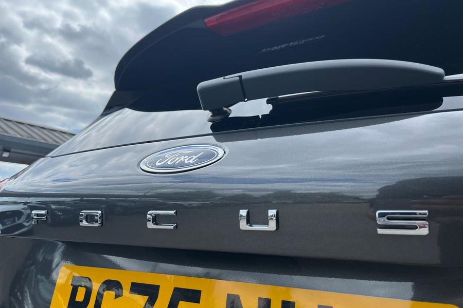 Ford Focus Photo autoimg-f71a8eecf80fb9e47ece96e37452b9967f68f3a3.jpg
