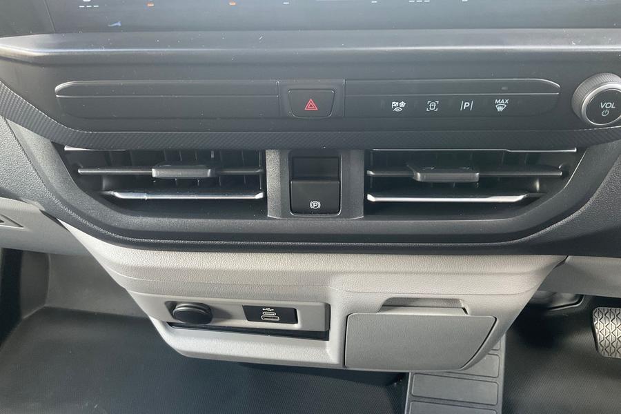Ford E-Transit Custom Photo autoimg-f71da8a31b6d1ce684c7fd8e5dac2fe89eae0279.jpg