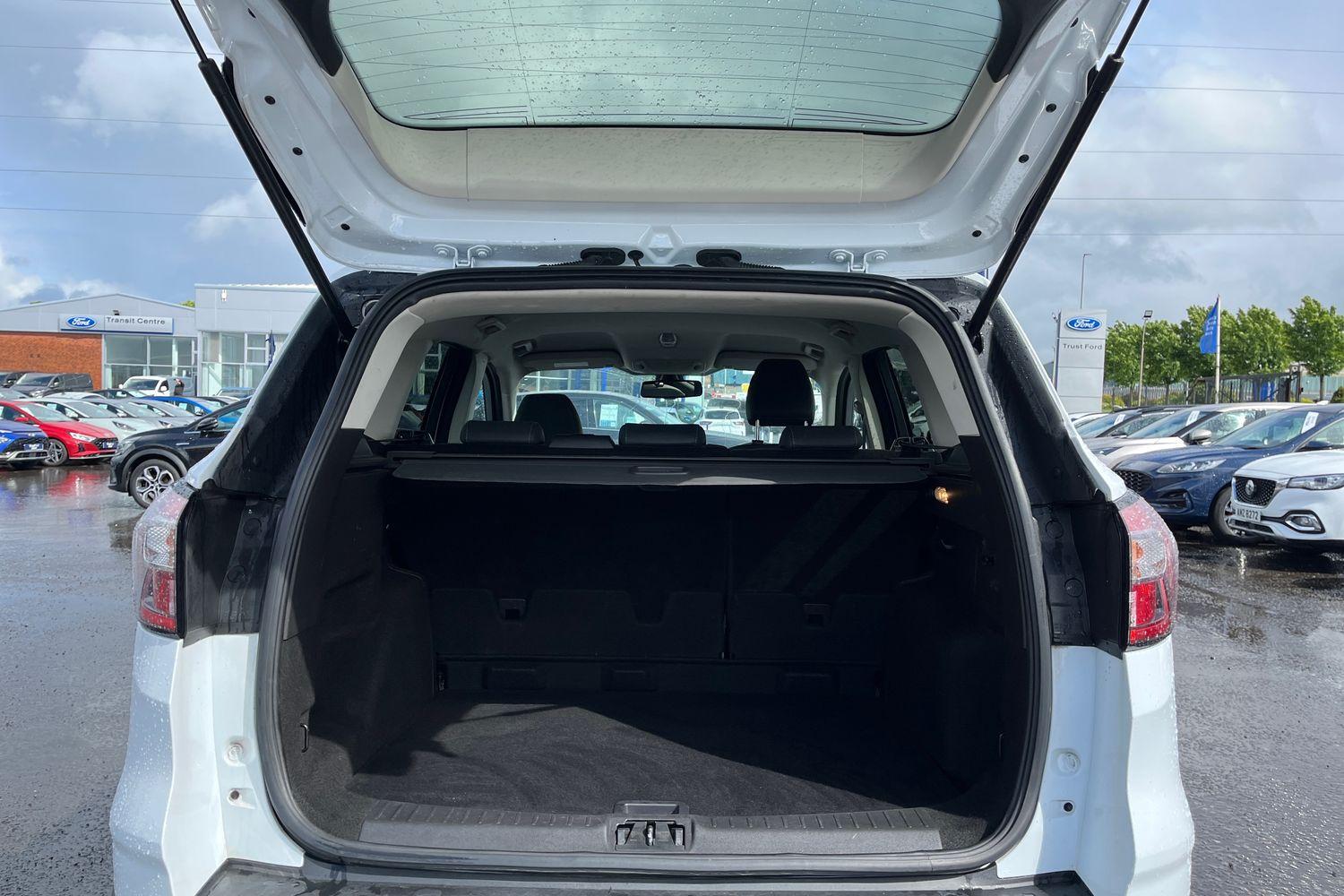 Ford KUGA Photo 20